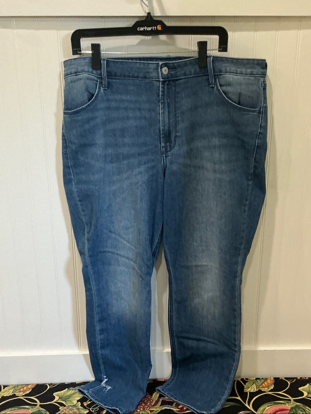 Old Navy Women’s Medium Blue Relaxed Fit Jeans